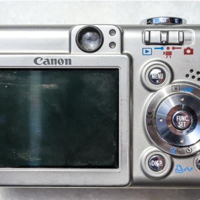 Ixus 50 Von Hinten Mit Vergrossertem Display